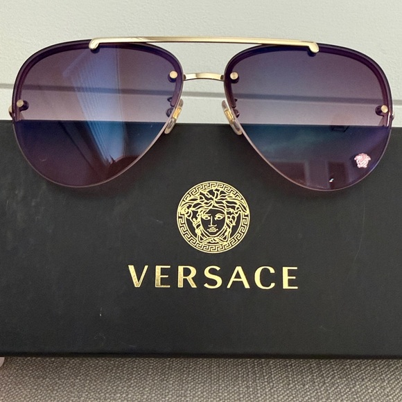 NWT - Versace Gold Frame Aviator Sunglasses with Purple-Rose Gradient Lenses - Picture 2 of 7